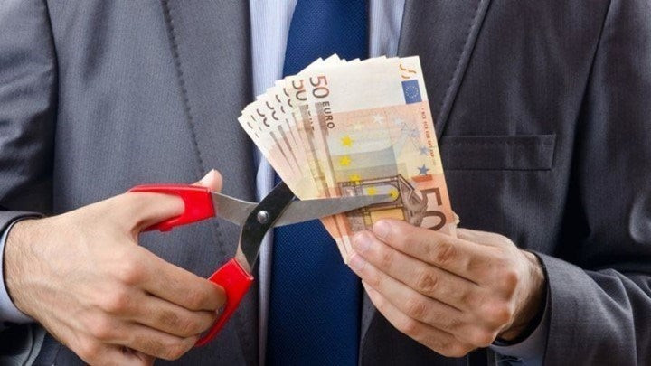 Μειώσεις 4% έως 10% στους μισθούς του Δημοσίου – Αναλυτικά παραδείγματα